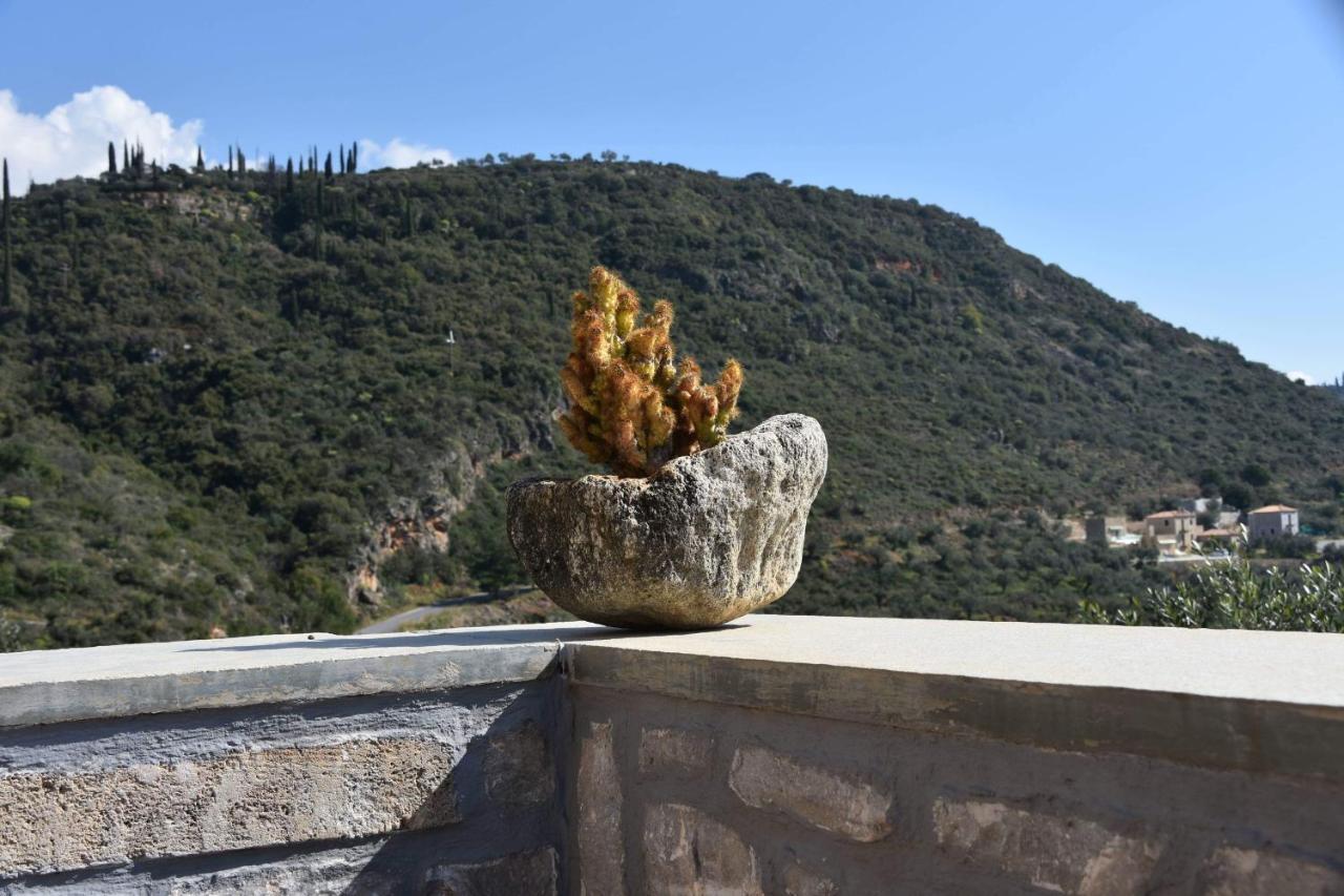 Villa Athina'S Stone House In Kardhamili Exterior foto