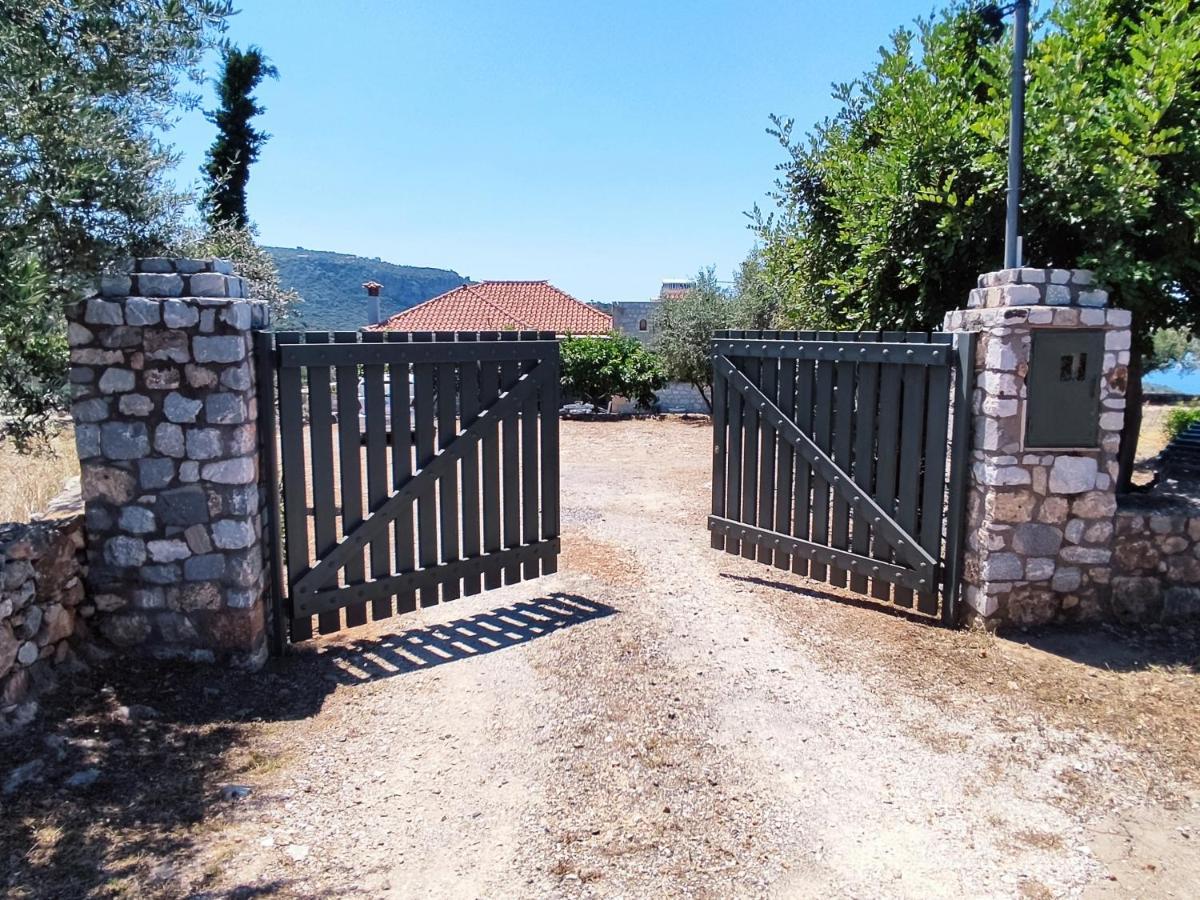 Villa Athina'S Stone House In Kardhamili Exterior foto