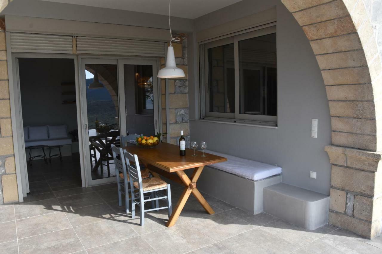 Villa Athina'S Stone House In Kardhamili Exterior foto